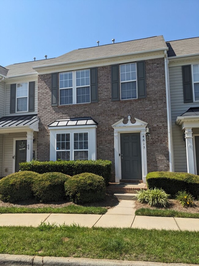 Primary Photo - Townhome Close to I-485 and Shopping/Resta...