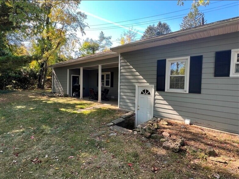 Building Photo - 3126 East Ave