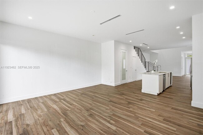 Building Photo - 2852 SW 32nd Ct