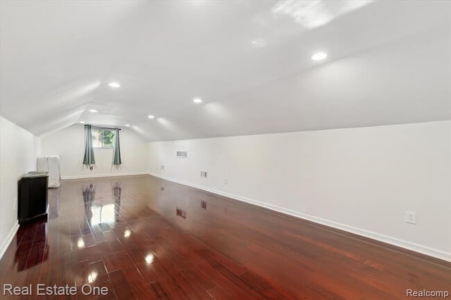 Building Photo - 23944 Fordson Dr