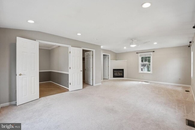 Building Photo - 5413 Tree Line Dr