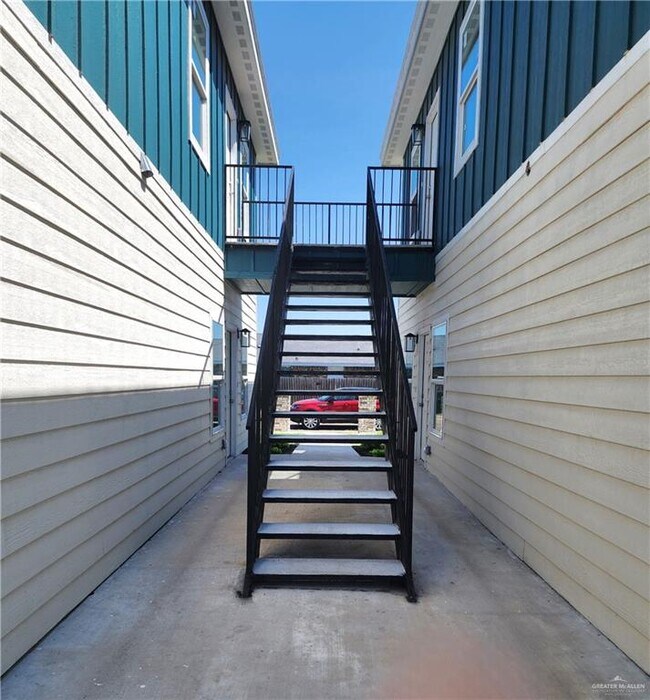 Building Photo - 16 W Los Tesoros Dr