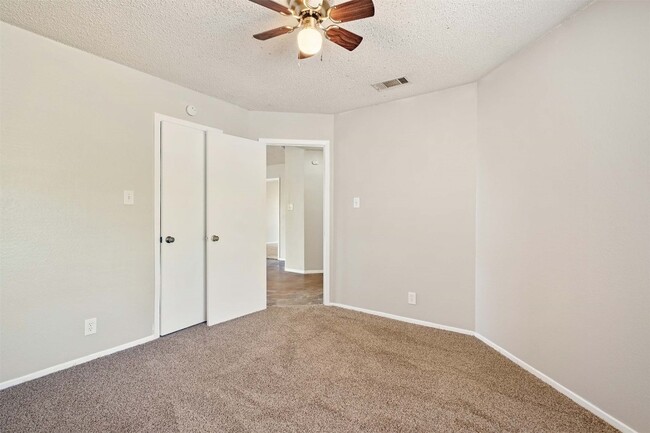 Building Photo - 1108 Peach Tree Cove