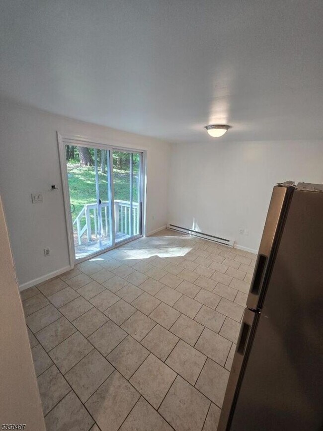 Building Photo - 125 Hemlock Hill