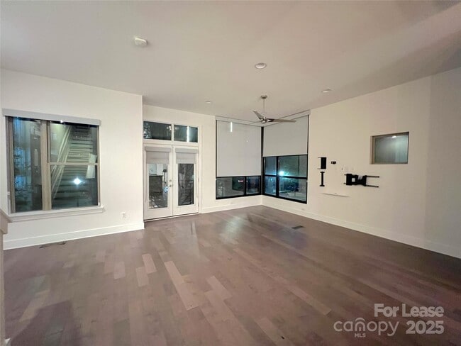 Building Photo - 211 Doggett St