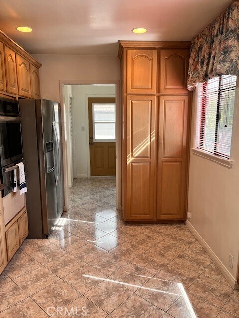 Building Photo - 1054 Mayflower Ave