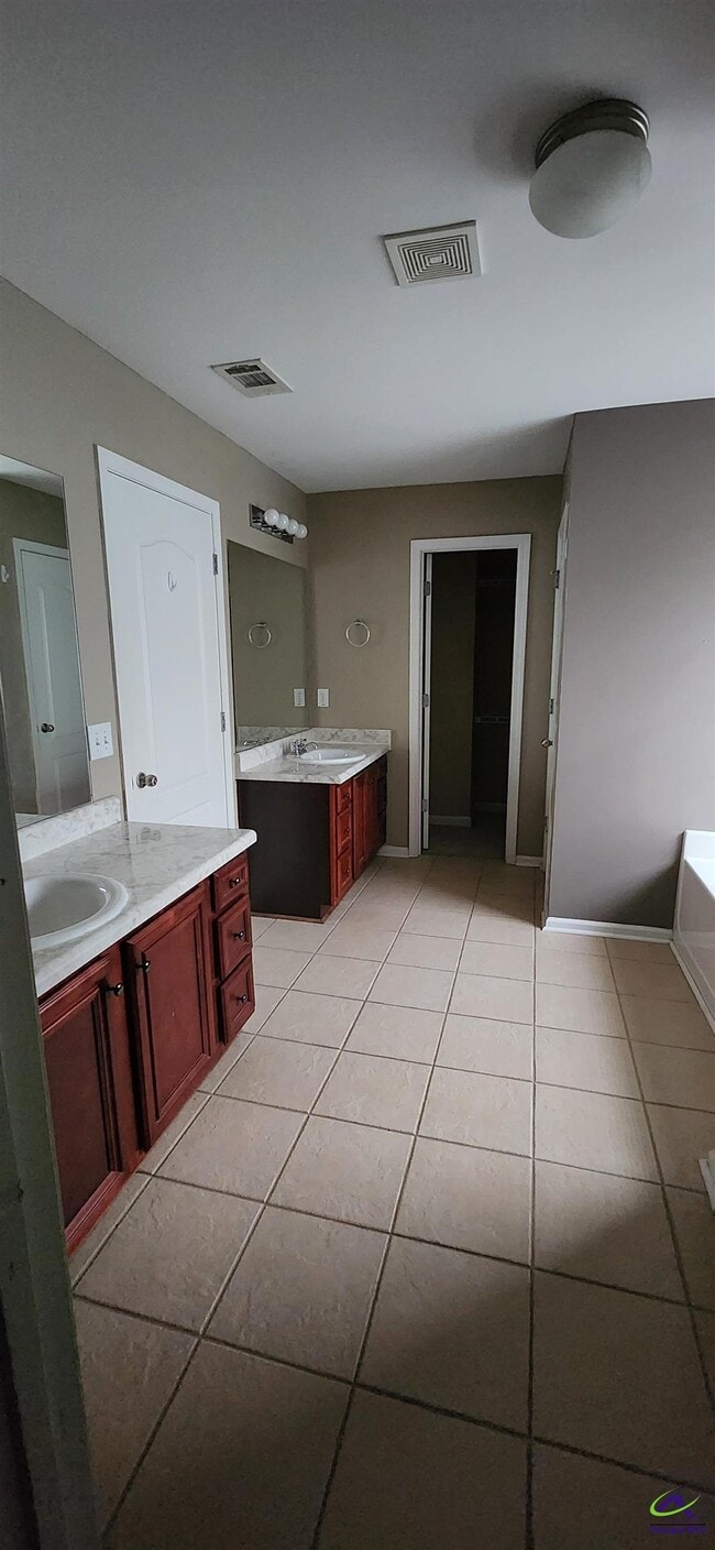 Building Photo - 707 Broderick Cir