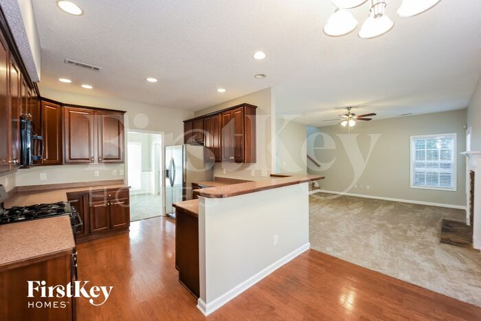 Building Photo - 333 Westhill Dr