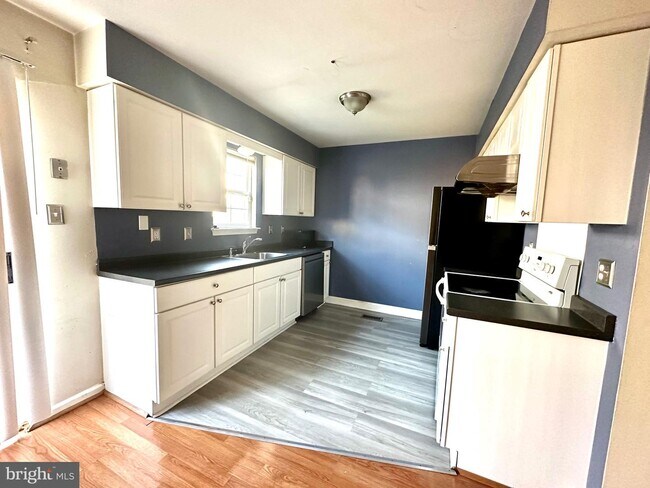 Building Photo - 623 Candlestick Ln