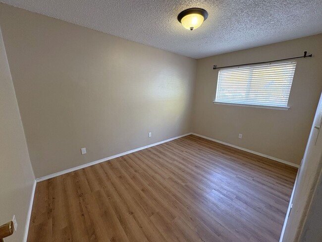 Building Photo - Beautiful 5 Bedroom NE Heights Home With Big Backyard!