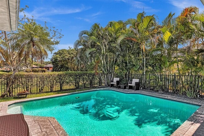 Building Photo - 5602 S Travelers Palm Ln