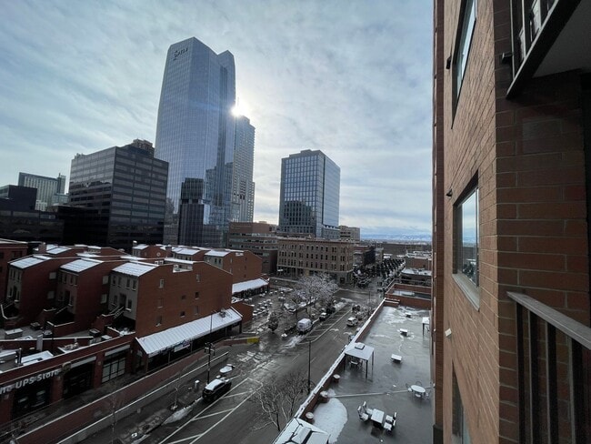 Building Photo - Location is as Good as it Gets!