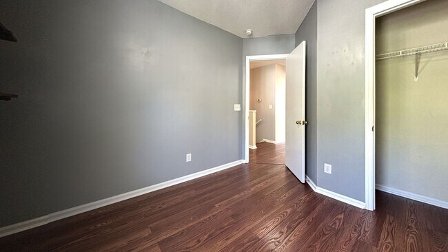 Building Photo - 3 Bedroom, 2.5 Bath - Ladson Area