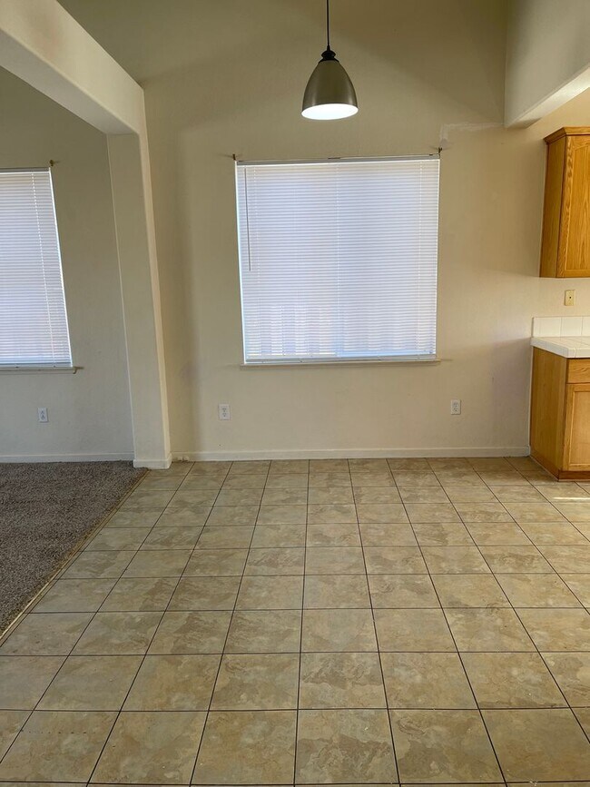 Building Photo - Super nice