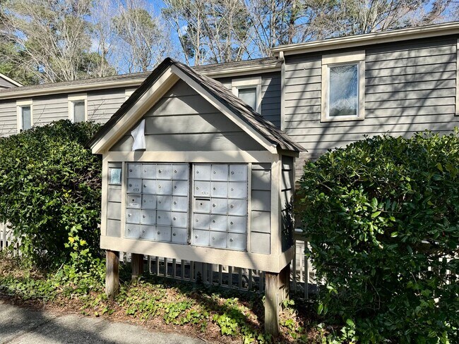 Building Photo - Mill Creek Townhome