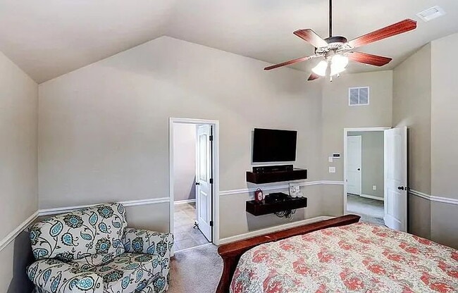 Building Photo - "Spacious 4-Bed Oasis with 2.5 Baths in Charming Simpsonville – 2400 Sq Ft of Comfort Awaits!"