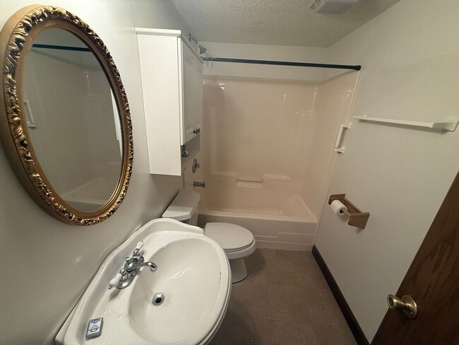 Building Photo - Three Bedroom - Two Bathroom Rambler in Bu...
