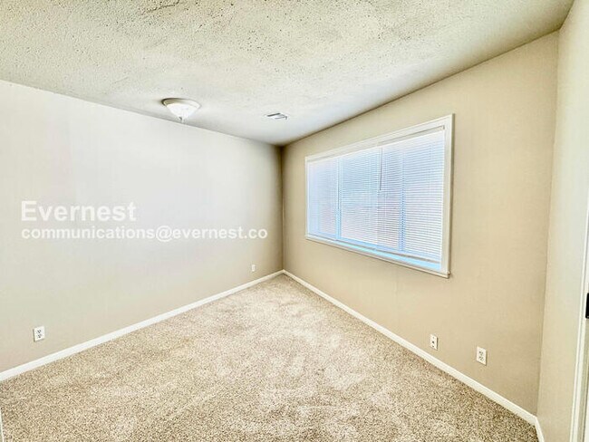 Building Photo - 1321 S Lawton Ave