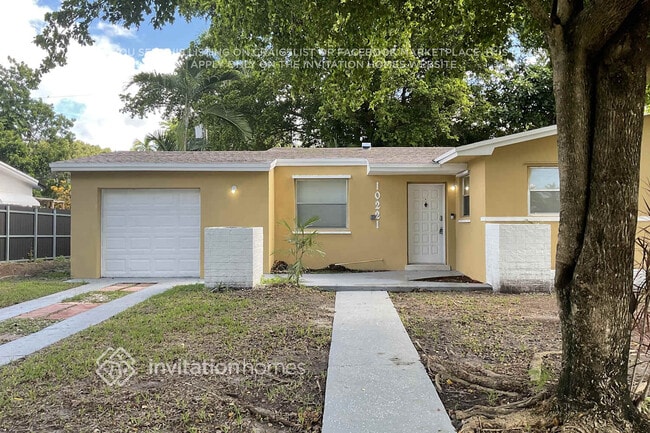 Building Photo - 10221 Dolphin Rd