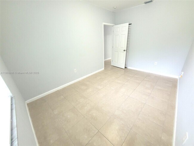 Building Photo - 8839 SW 28th St