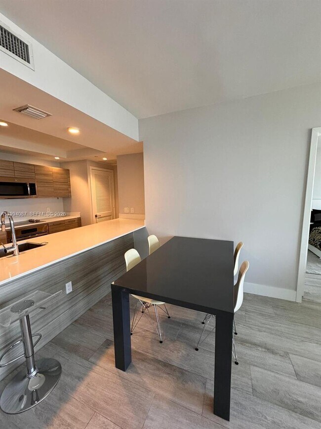 Building Photo - 121 NE 34th St