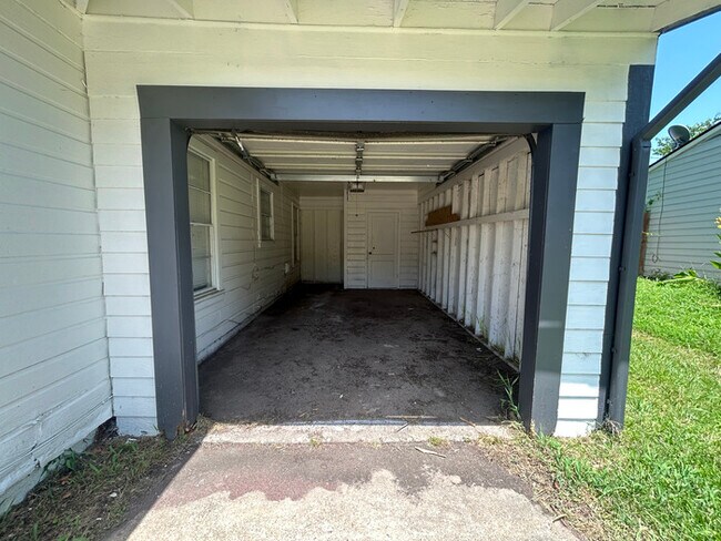 Building Photo - 138 Vandenburg Dr