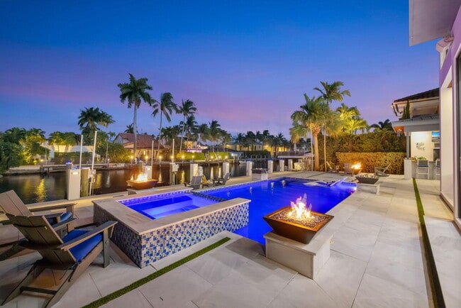 Building Photo - 334 Isle of Capri Dr