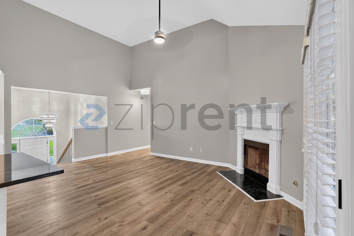 Building Photo - Unit