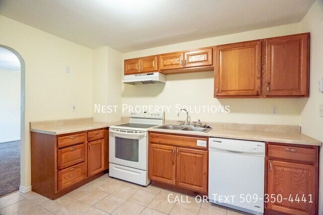 Building Photo - 3004 W Lakeside Dr