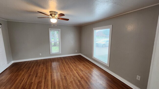 Building Photo - 4 bed 2 bath house in Edmond, OK next to UCO campus