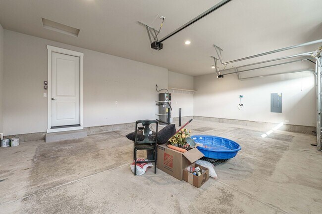 Building Photo - 8989 N Kale Cir
