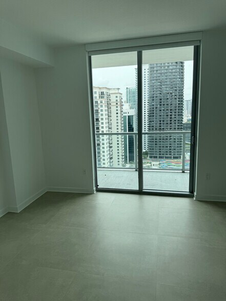 Building Photo - 1111 SW 1st Ave