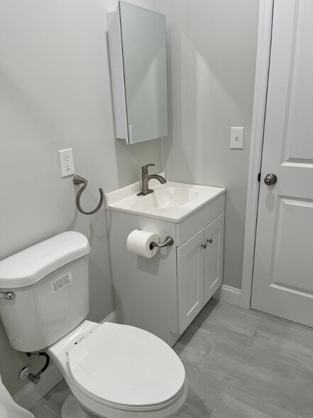 Building Photo - 106 S 42nd St