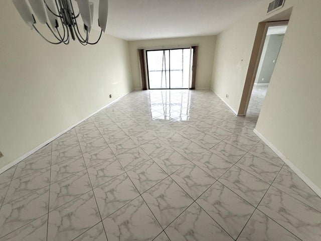 Building Photo - 7076 Huntington Ln