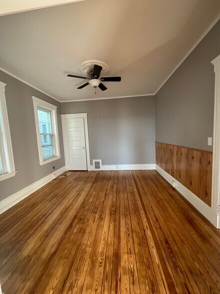 Building Photo - 53 Farragut Rd