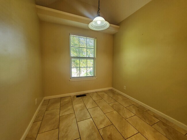 Building Photo - 7108 N Church Rd