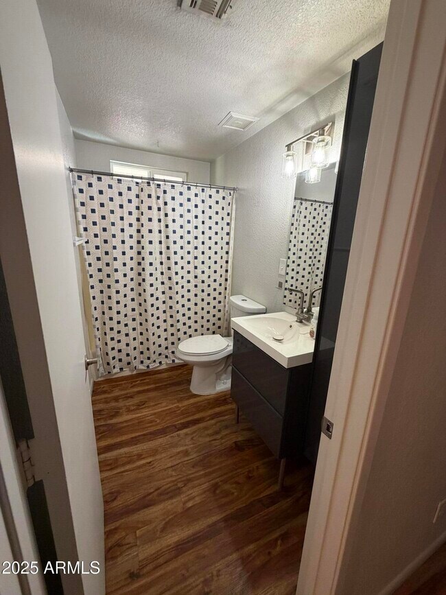 Building Photo - 6550 N 47th Ave