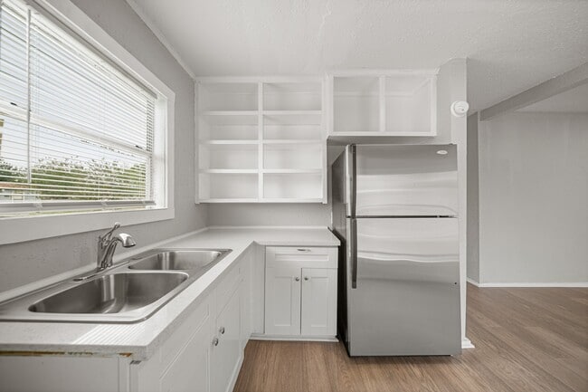 Primary Photo - 1723 W 5th St