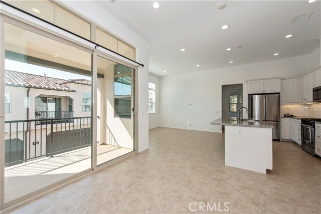 Building Photo - 61 Quill