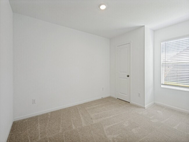 Building Photo - 6736 Bramblewood Dr