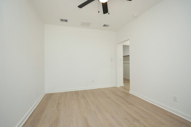 Building Photo - 8316 Peachtree St