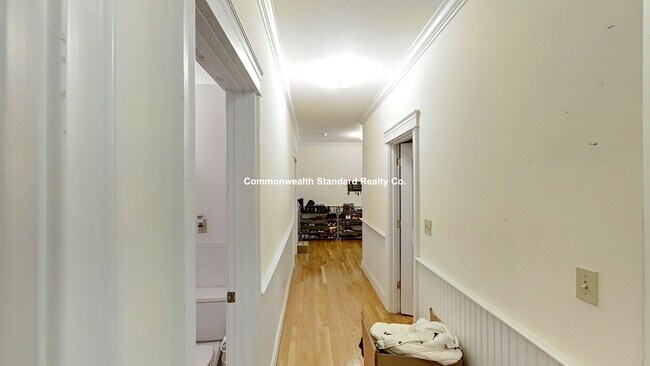 Building Photo - 27 Glenville Ave