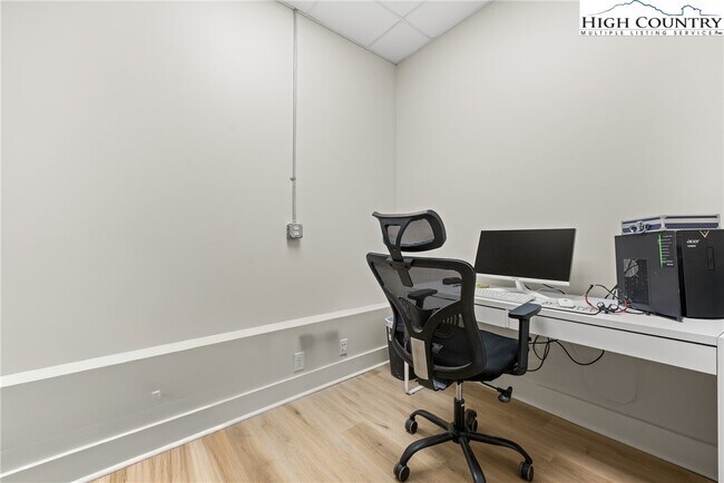 Building Photo - 610 State Farm Rd