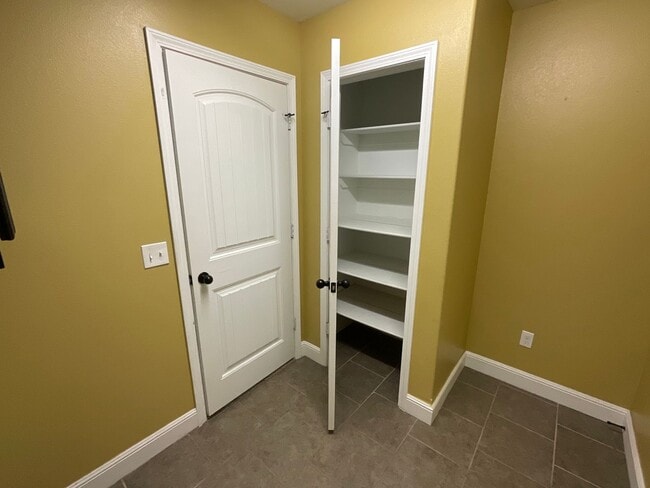 Building Photo - Beautiful 3BR/2BA Home in Joplin, MO with ...