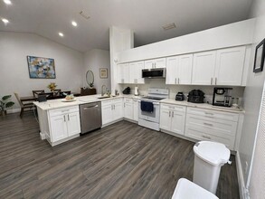 Building Photo - 1208 Tiger Wood Ct