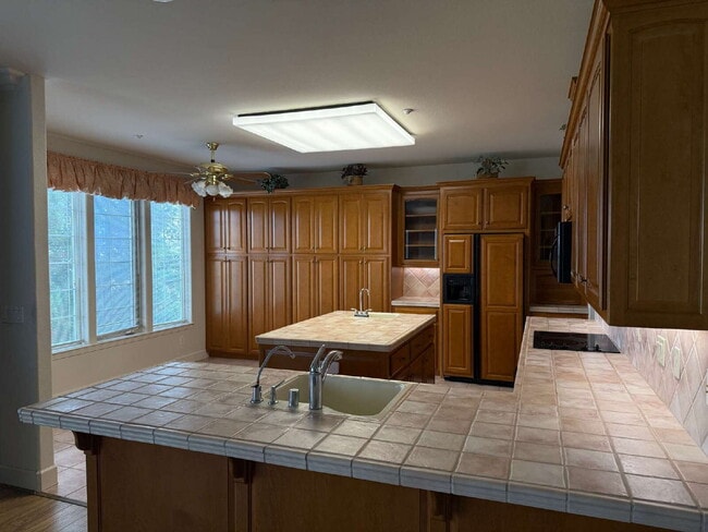 Building Photo - Morgan Hill Foothills Home