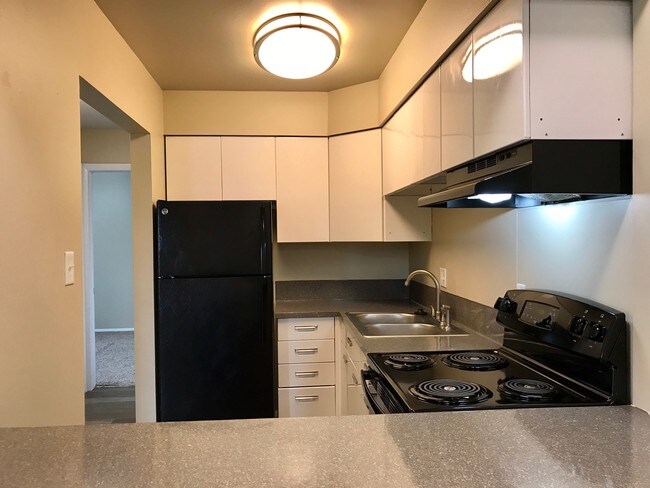 Building Photo - Hilltop Apartments
