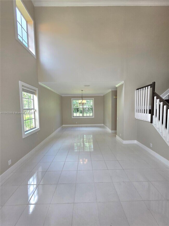 Building Photo - 584 Cambridge Dr