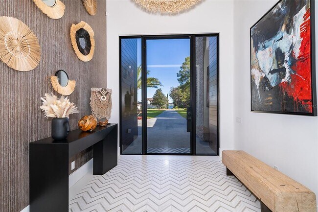 Building Photo - 15210 Pendio Dr