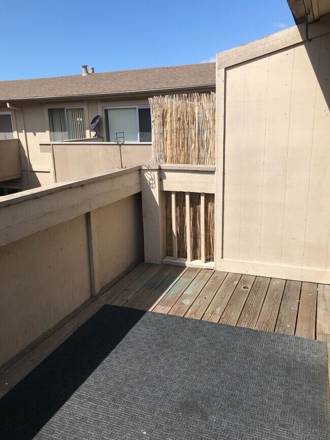 Building Photo - 1 Bedroom 1 Bath Condo in Hayward -- Coming Soon!!!